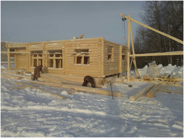 строительство дома из бревна зимой